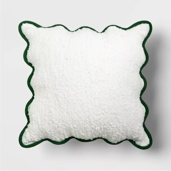 Oversize 24" Faux Boucle w Scalloped Trim Square Throw Pillow Ivory/Green NWT - Picture 1 of 2